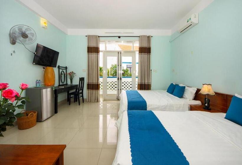 اتاق استاندارد سه تخته با بالکن, Quynh Long Villa