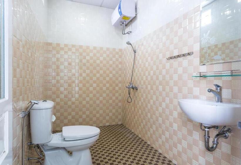 اتاق استاندارد سه تخته با بالکن, Quynh Long Villa