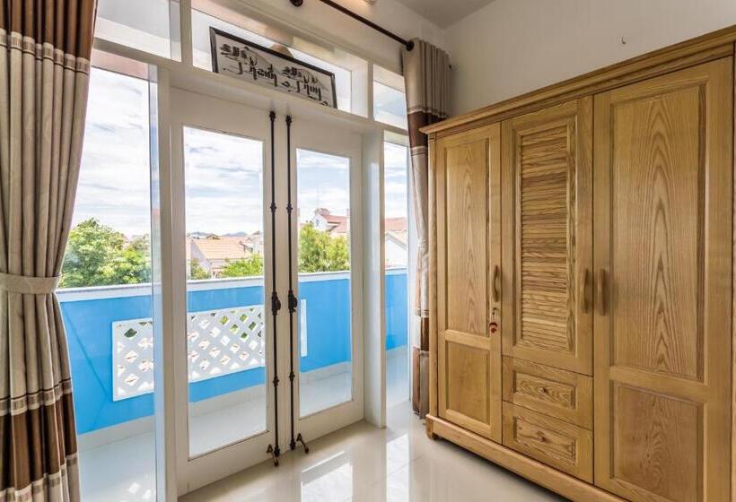 اتاق استاندارد سه تخته با بالکن, Quynh Long Villa