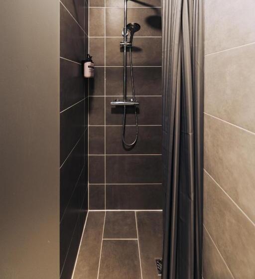 اتاق خانوادگی, Brim