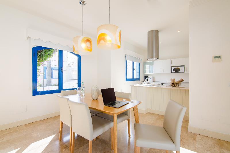 اتاق اجرایی, Seashells Millennium