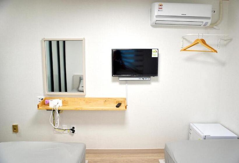 Номер Стандарт Трехместный, 24 Guesthouse Suncheon