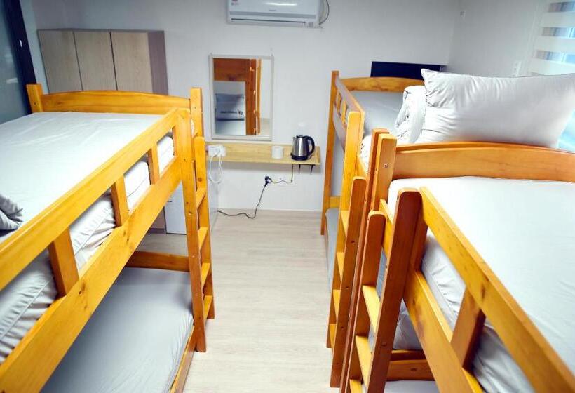 Кровать в Общей Комнате, 24 Guesthouse Suncheon