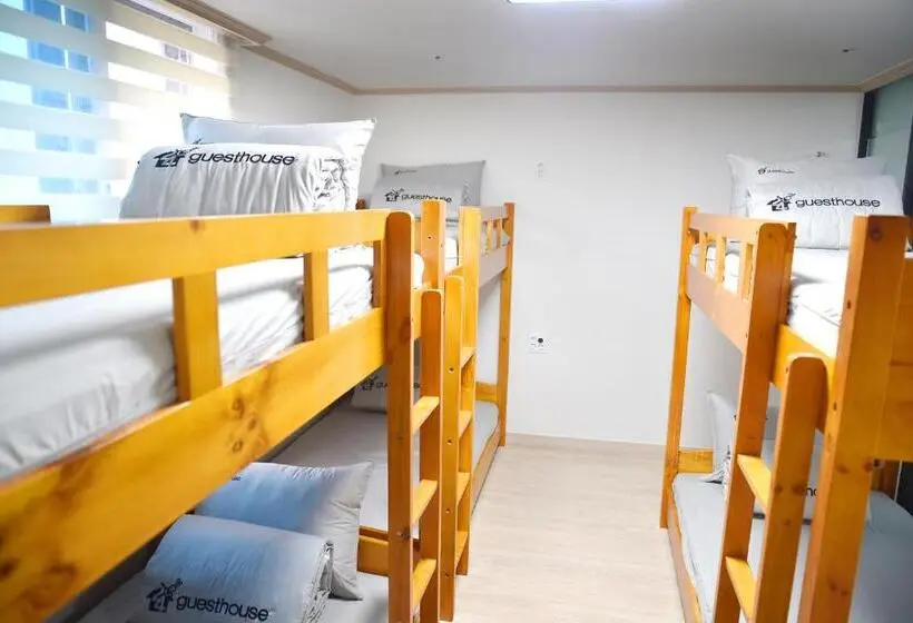 ルームシェアのワンベッド, 24 Guesthouse Suncheon
