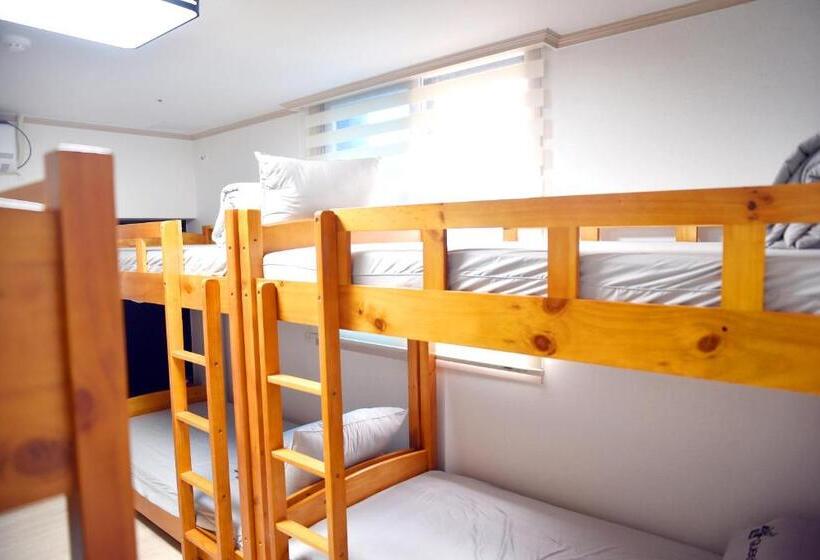 Кровать в Общей Комнате, 24 Guesthouse Suncheon