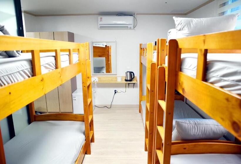 تختخواب در اتاق مشترک, 24 Guesthouse Suncheon