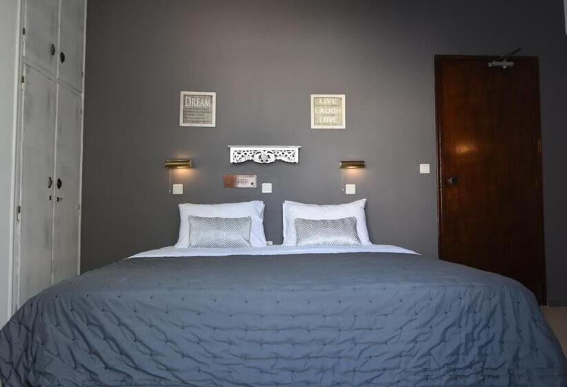 이코노미 룸, Aegeeis