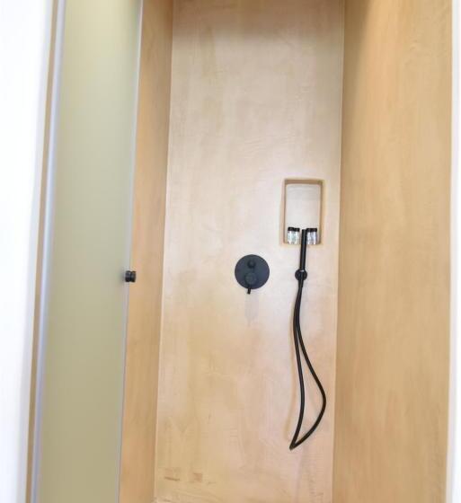 디럭스 룸, Aegeeis