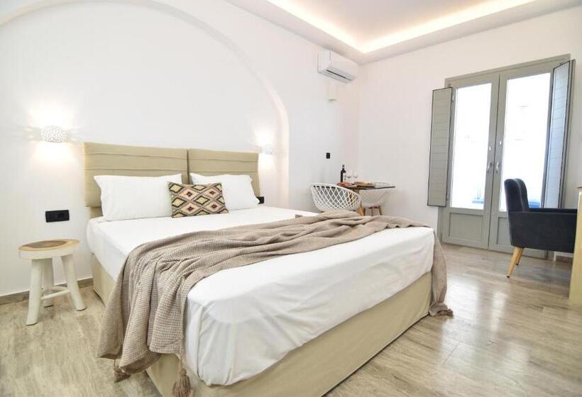 디럭스 룸, Aegeeis