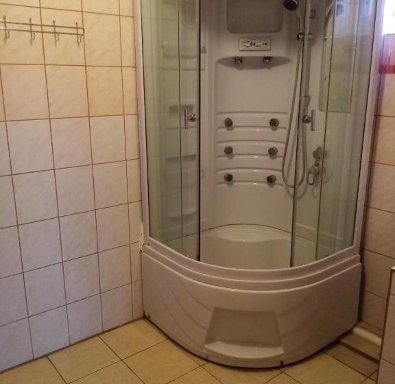 ファミリールーム, Katica Vend¿