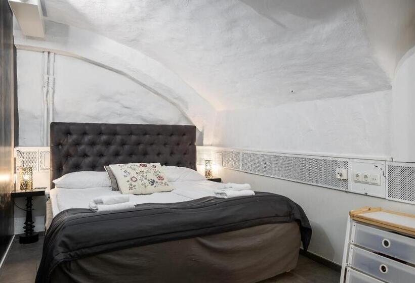 ルームシェアのワンベッド, L Skeppsbron