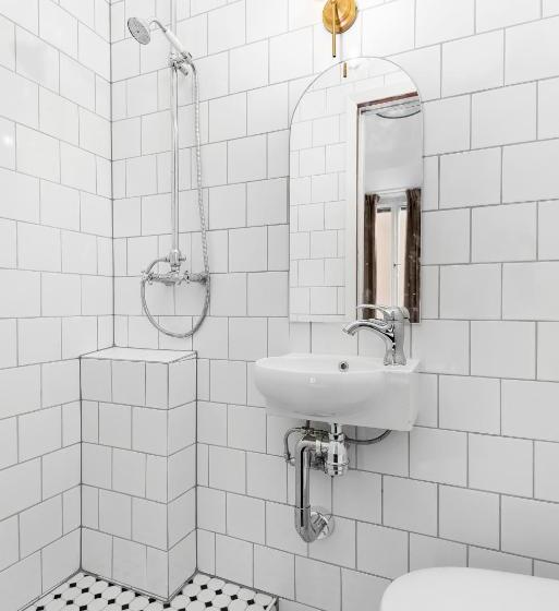 スタンダードルーム, L Skeppsbron