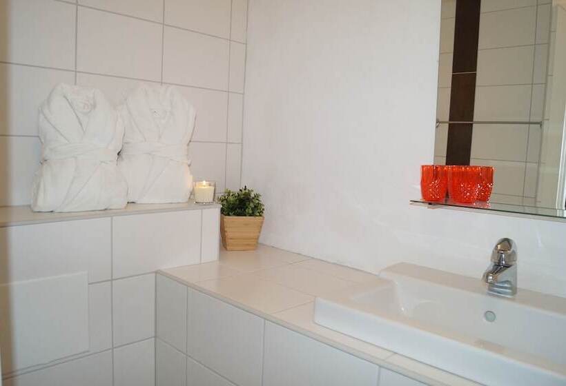 バス共有のスタンダードルーム, L Skeppsbron