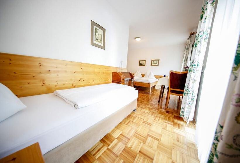 اتاق استاندارد سه نفره, Lehenerhof