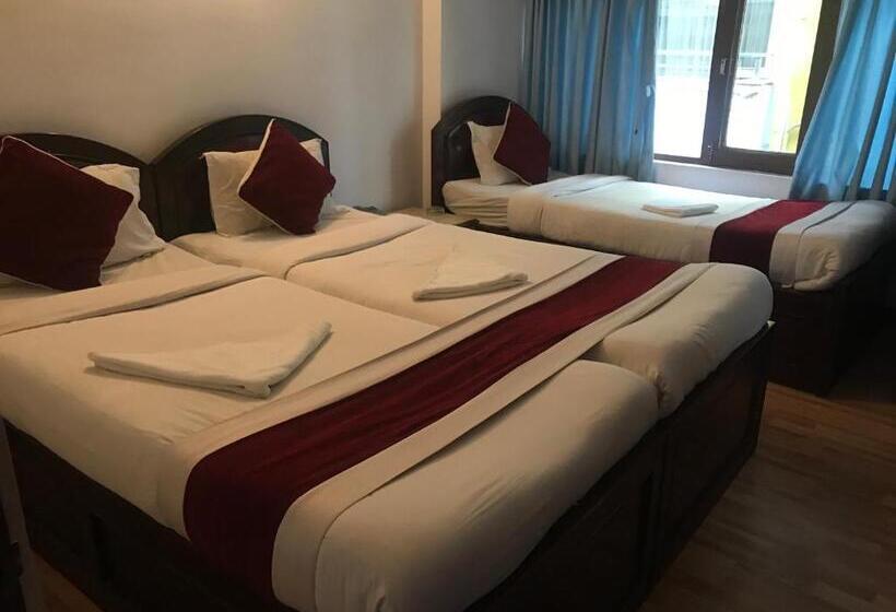 Chambre Triple Basique, Lily