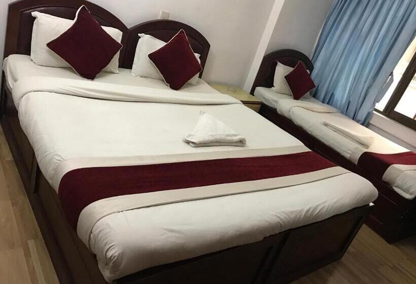 Chambre Triple Basique, Lily