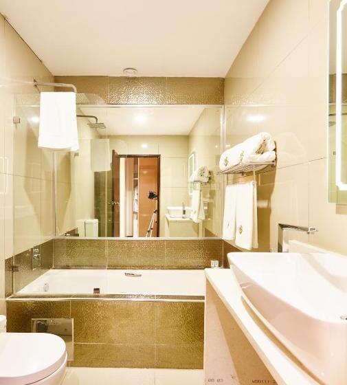 חדר משפחתי, Palm Continental