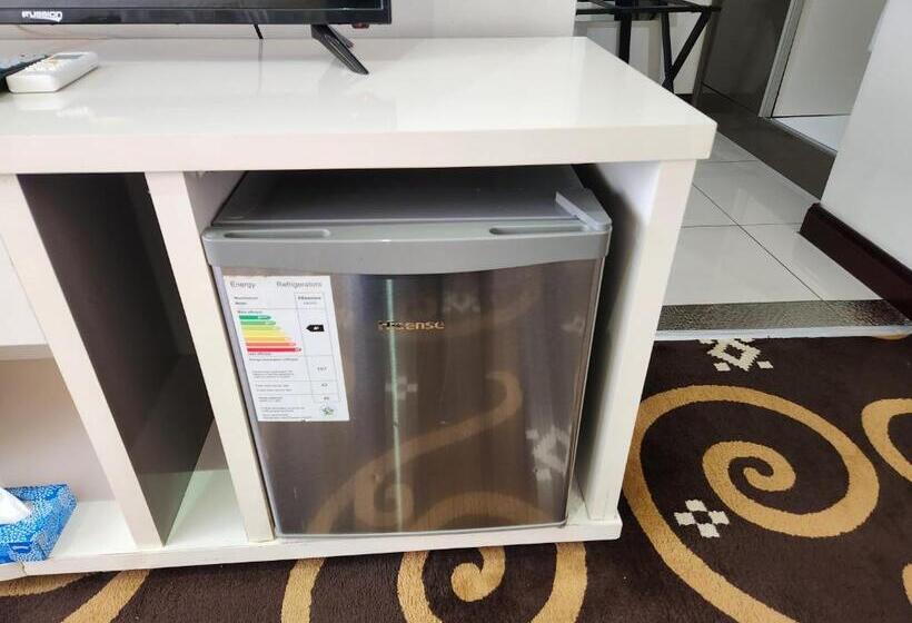 חדר משפחתי, Palm Continental