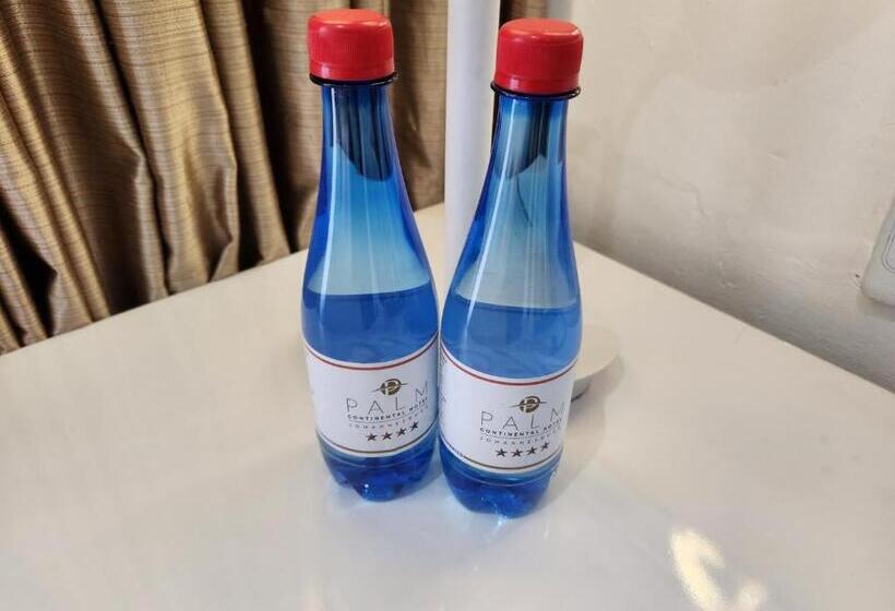 חדר משפחתי, Palm Continental