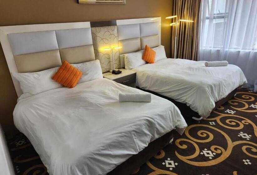 חדר משפחתי, Palm Continental