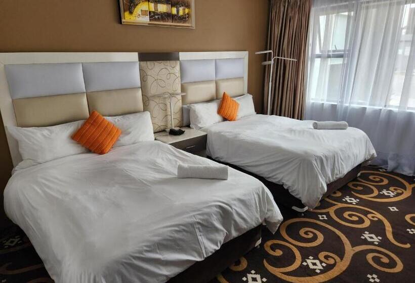 חדר משפחתי, Palm Continental