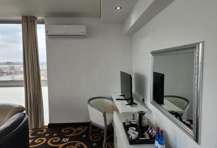 סוויטה, Palm Continental