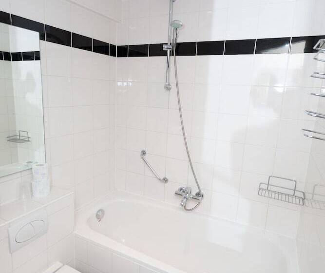 اتاق استاندارد سه نفره, Park Plantage