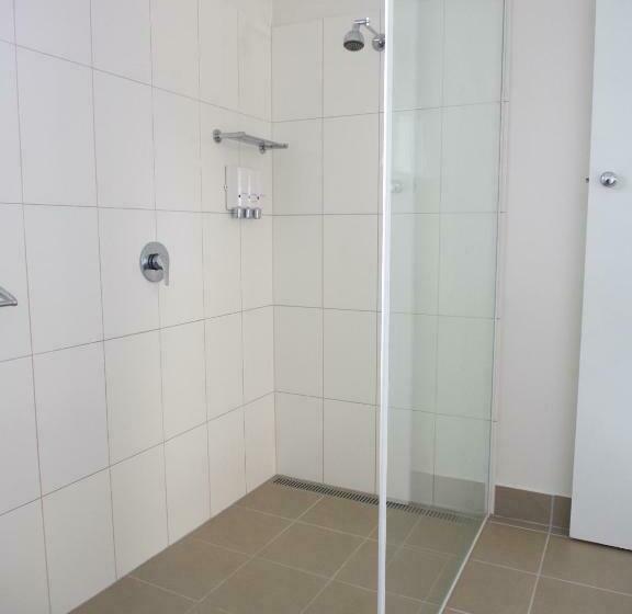 اتاق استاندارد سه نفره, Ruthven Street Motor Inn