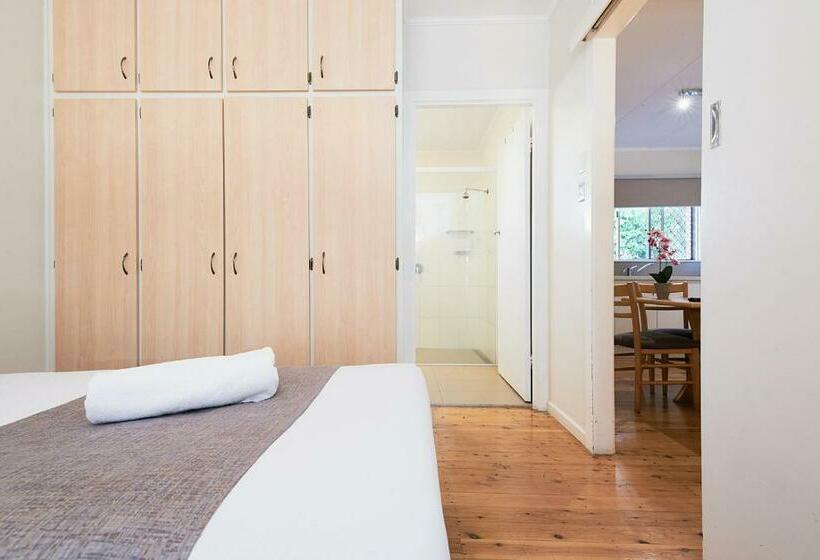 اتاق استاندارد سه نفره, Ruthven Street Motor Inn