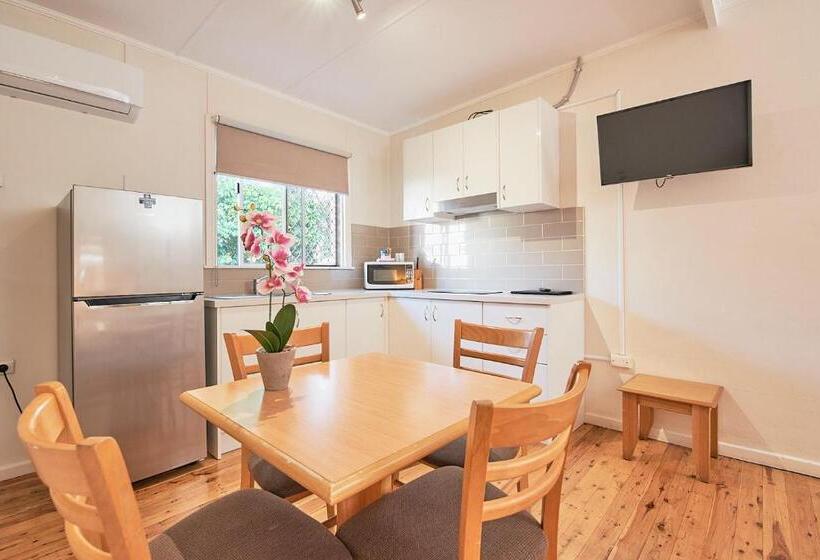 اتاق استاندارد سه نفره, Ruthven Street Motor Inn