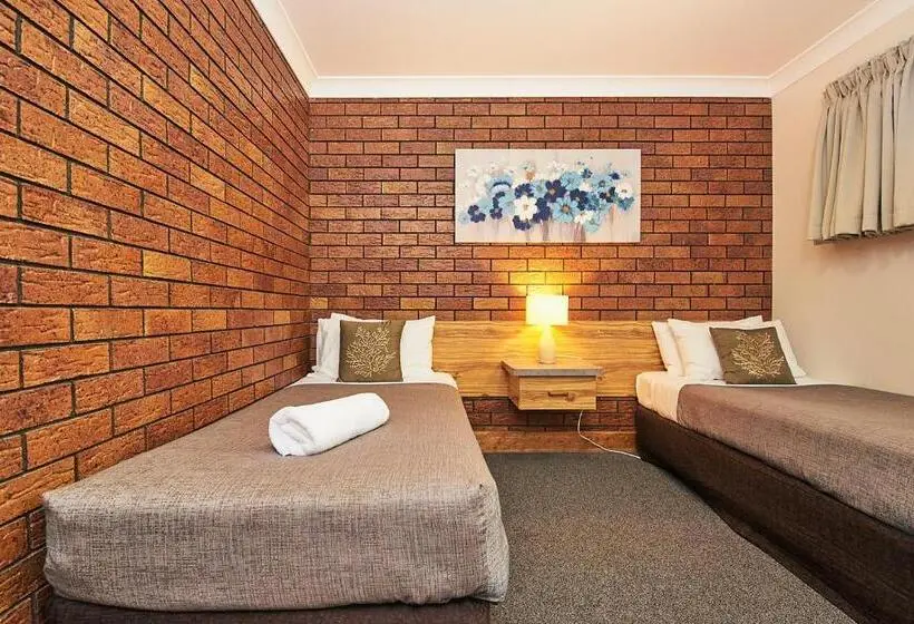 Perhehuone, Ruthven Street Motor Inn