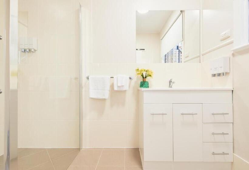 اتاق اجرایی, Ruthven Street Motor Inn