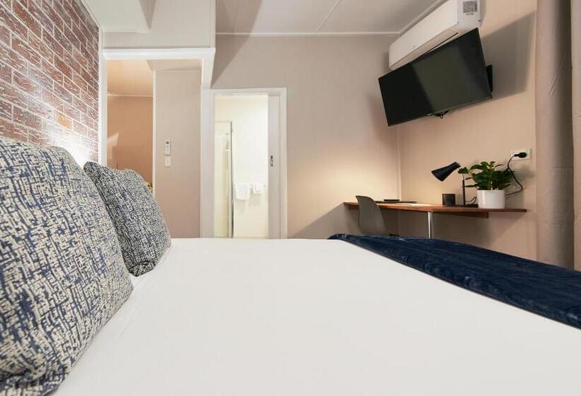 اتاق اجرایی, Ruthven Street Motor Inn