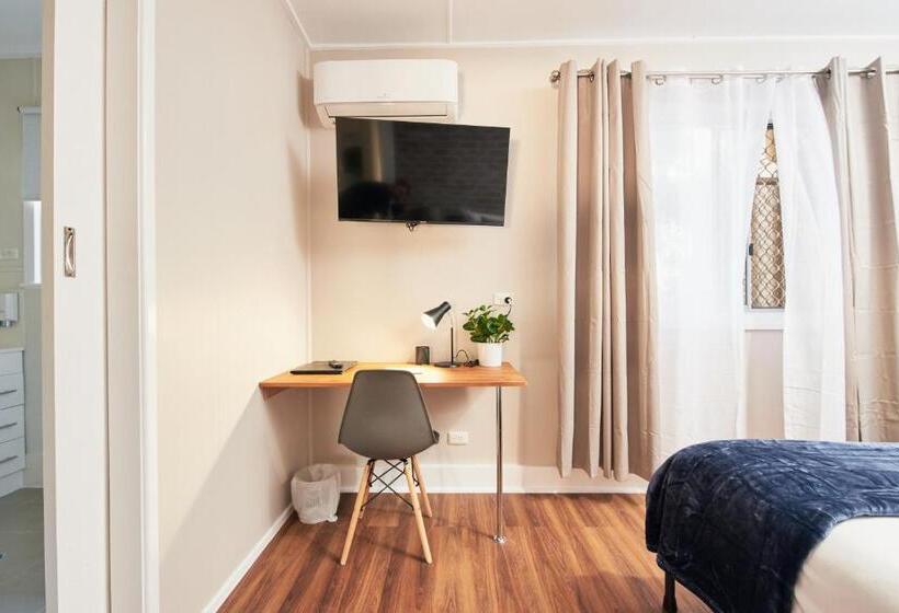 اتاق اجرایی, Ruthven Street Motor Inn