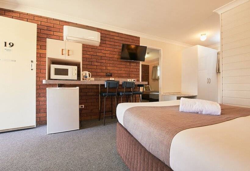 اتاق خانوادگی, Ruthven Street Motor Inn