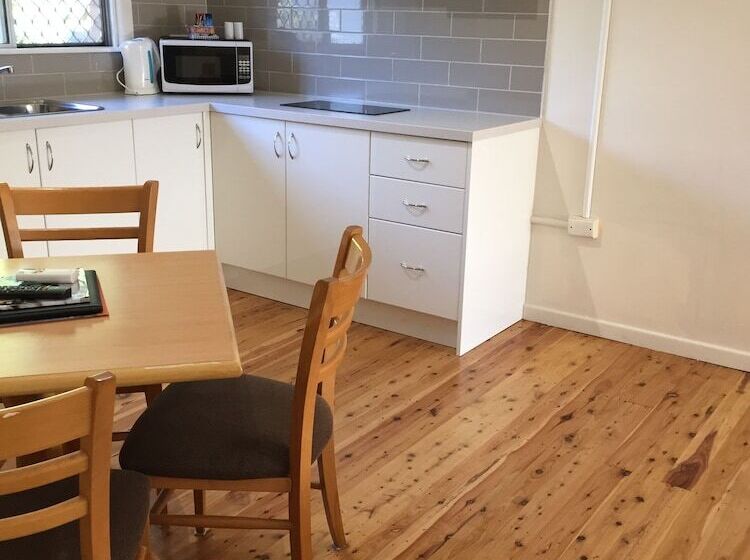 اتاق استاندارد, Ruthven Street Motor Inn