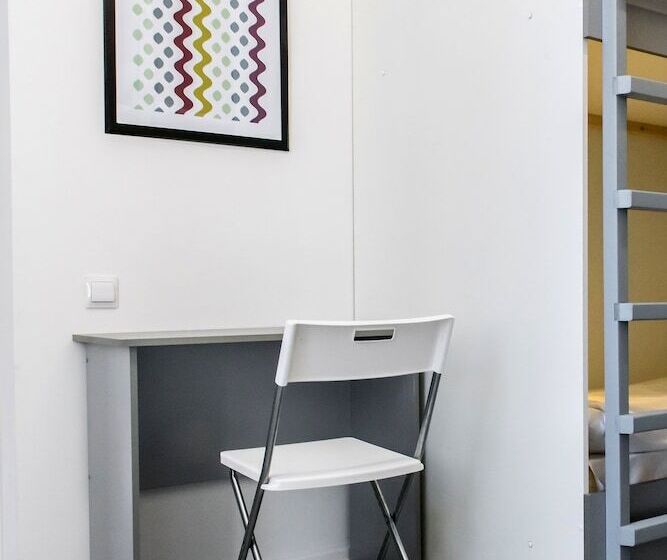 تختخواب در اتاق مشترک, Shukhov Hostel