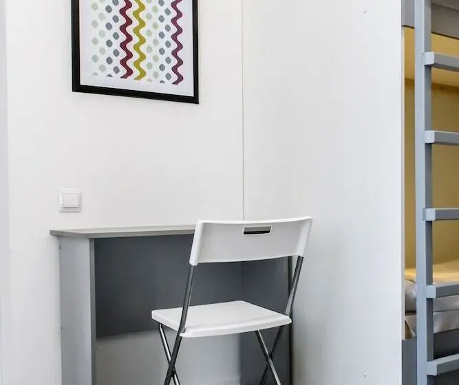 تختخواب در اتاق مشترک, Shukhov Hostel