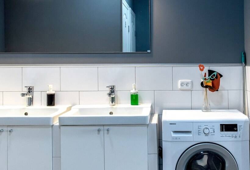 تختخواب در اتاق مشترک, Shukhov Hostel