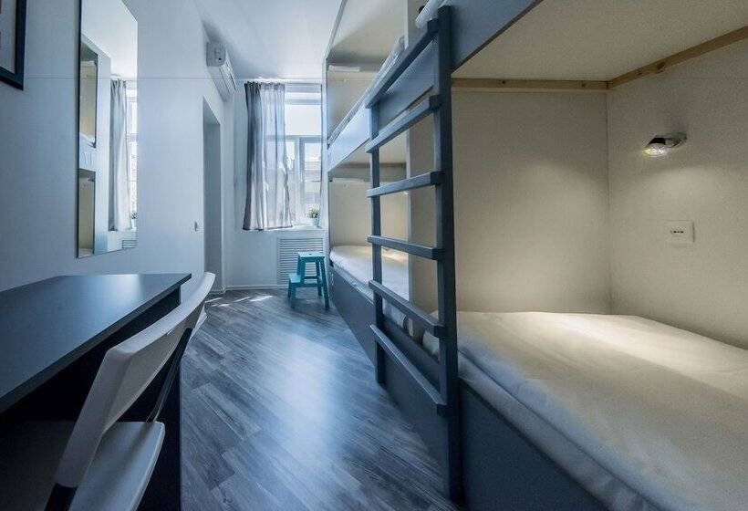 تختخواب در اتاق مشترک, Shukhov Hostel