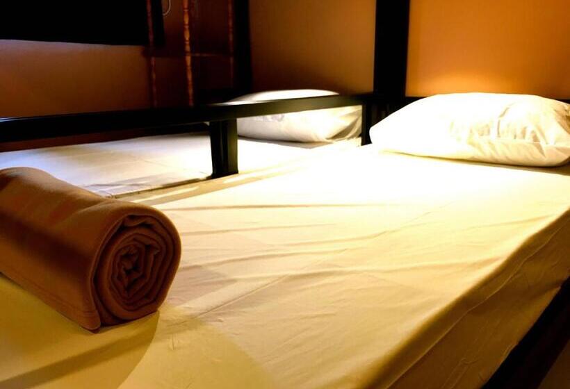 اتاق استاندارد با سرویس بهداشتی مشترک, Urban Hostel Bangkok