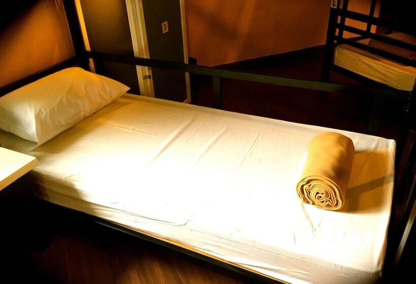 اتاق خانوادگی, Urban Hostel Bangkok