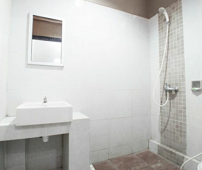 스탠다드 룸, Adikara Renon