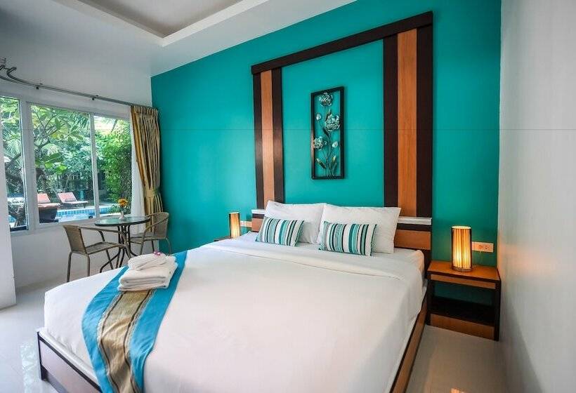 غرفة قياسية مطلّة علي حمام السباحة, Cascades Resort