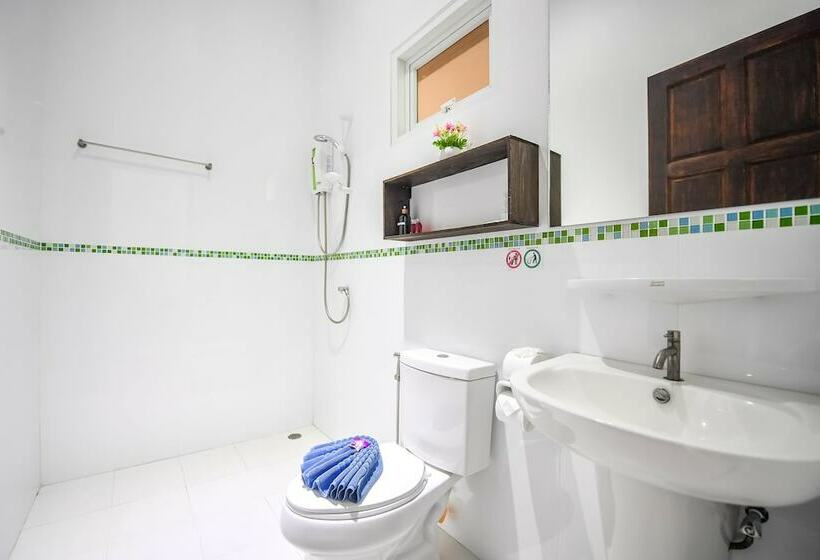 غرفة قياسية مطلّة علي حمام السباحة, Cascades Resort