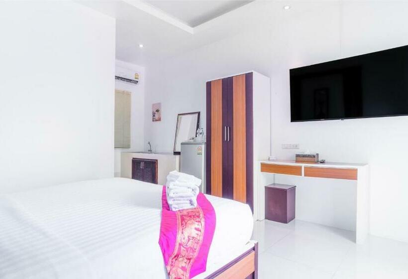 غرفة قياسية مطلّة علي حمام السباحة, Cascades Resort