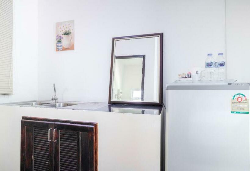 غرفة قياسية مطلّة علي حمام السباحة, Cascades Resort