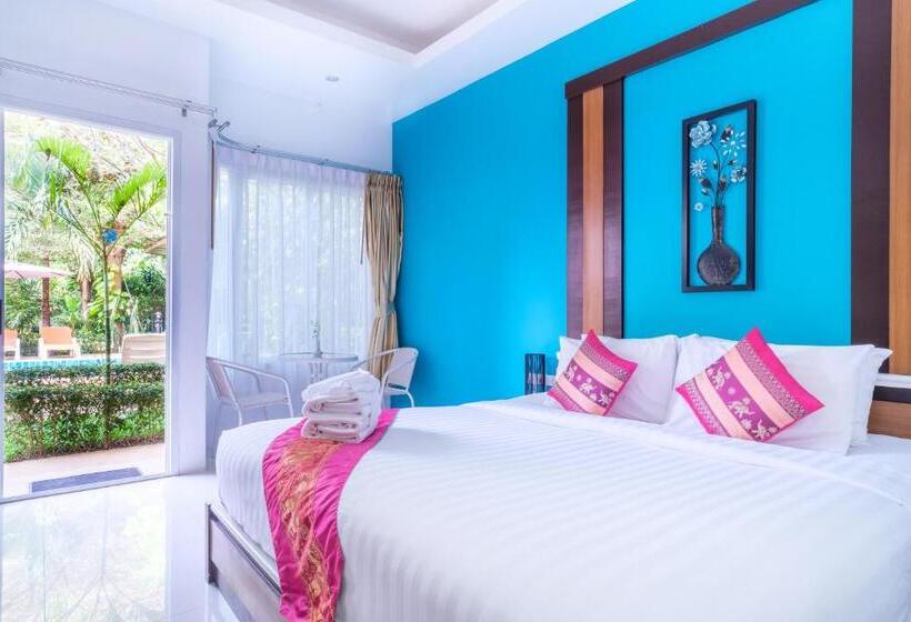 غرفة قياسية مطلّة علي حمام السباحة, Cascades Resort