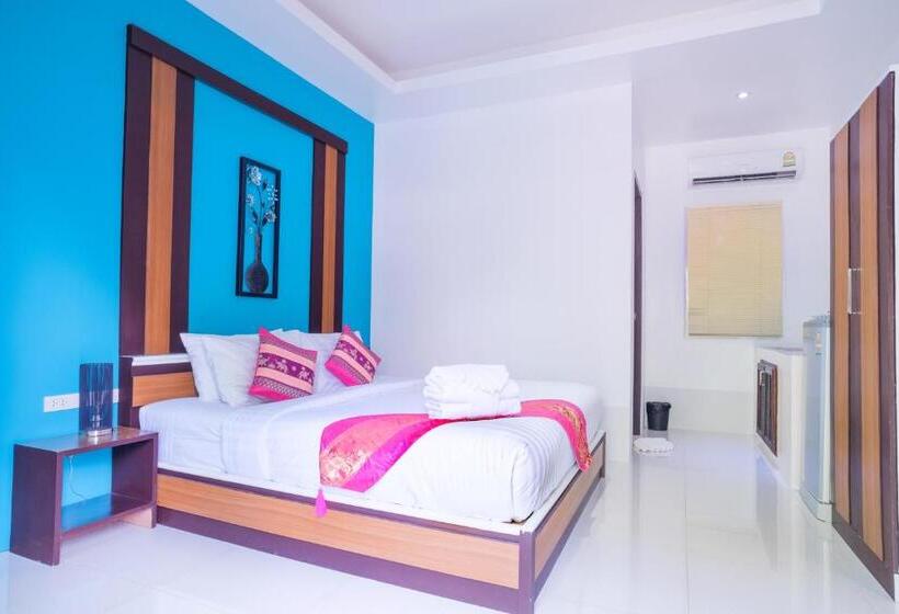 غرفة قياسية مطلّة علي حمام السباحة, Cascades Resort