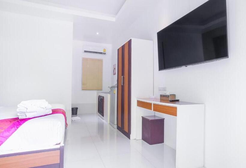 غرفة قياسية مطلّة علي حمام السباحة, Cascades Resort